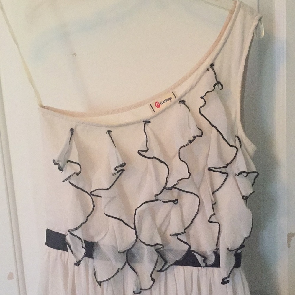 Off the Shoulder Ruffle Dress - Picture 2 of 4